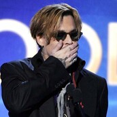 Ο μεθυσμένος Τζόνι Ντεπ έχει τελικά πλάκα