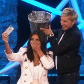 H Ellen DeGeneres μπουγελώνει την Kim Kardashian για το ‪#‎icebucketchallenge