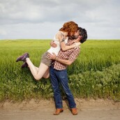 Η ιστορία ενός έρωτα με το ίδιο φιλί σε δεκάδες πόζες