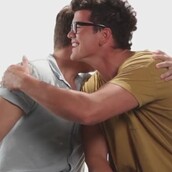 Πόσο εύκολο είναι το σ' αγαπώ μεταξύ αντρών;