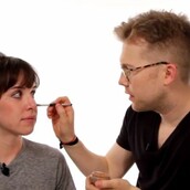 Κορίτσια όσο και να τον εμπιστεύεστε, αυτό είναι λάθος