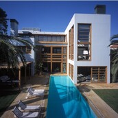 H Eurobank πωλεί την βίλα του εκδότη Πέτρου Κωστόπουλου