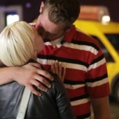 O άστεγος που κάθε βράδυ κοιμάται σε διαφορετικό σπίτι...με διαφορετική γυναίκα