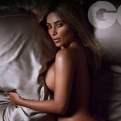 Η Κim Kardashian "Γυναίκα της χρονιάς" με γυμνή φωτογράφιση