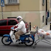 Να πώς θα μεταφέρεις τα ψώνια του σούπερ-μάρκετ με το δίκυκλο