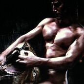 O Ρουβάς φωτογραφήθηκε γυμνός για την παράσταση 'Ηρακλής'