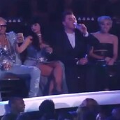 H Katy Perry φωτογραφίζει κρυφά τα οπίσθια της Jennifer Lopez