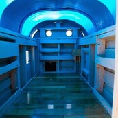 Μικρά σπίτια που έχουν περίπου το μέγεθος μιας πολυθρόνας!