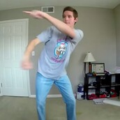 Αυτός ο τύπος έκανε την ίδια χορογραφία στο δωμάτιό του για 100 ημέρες