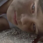 Mια συγκλονιστική καμπάνια για τους αμάχους 