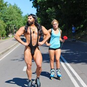 Ο γυμνός dj της Ρωσίας είναι το πιο φανταχτερό internet sensation της στιγμής (nsfw)