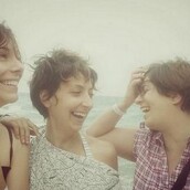 Oι Τουρκάλες ξεκαρδίζονται δημοσίως