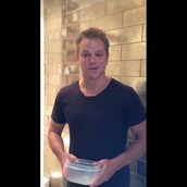 Ματ Ντέιμον: ice bucket challenge με νερό από το καζανάκι