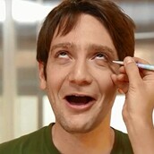 Άνδρες μακιγιάρονται για πρώτη φορά