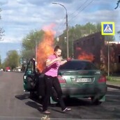 Να γιατί δεν είναι καλό να καπνίζεις με μια μπουκάλα υγραερίου στο πίσω κάθισμα