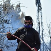 Και παπάς και πυροσβέστης