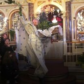 Ο αξέχαστος παπάς στη Χίο και η πρώτη Ανάσταση που πρέπει να δεις