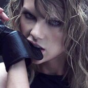 H Taylor Swift δανείστηκε τα ρούχα για το ‘Βad Blood’ από ένα sex shop