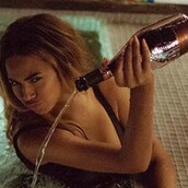 Η Beyonce αδειάζει την πιο ακριβή σαμπάνια σε υδρομασάζ