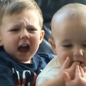 Δείτε πώς είναι σήμερα τα παιδιά του θρυλικού βίντεο "Charlie bit my finger"