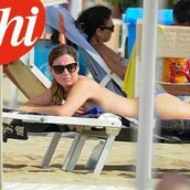 H Ιταλίδα Υπουργός που έκανε ηλιοθεραπεία τόπλες