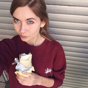 Όμορφα κορίτσια που τρώνε ντόνερ κεμπάμπ είναι το νέο τρεντ στην Ρωσία