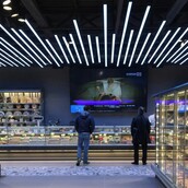 Μύκονος: VIP σούπερ μάρκετ με dj και fashion tv έκανε την εμφάνισή του στο νησί