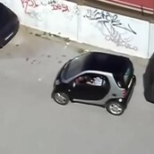 Mαντέψτε πόσα smart χωράνε σε αυτό το πάρκινγκ!