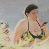 Το Πρώτο Θέμα δημοσιεύει φωτογραφίες της Ζωής Κωνσταντοπούλου με μαγιό στις διακοπές της