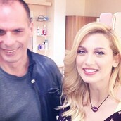 O Γιάνης Βαρουφάκης φωτογραφήθηκε και με την Κωνσταντίνα Σπυροπούλου