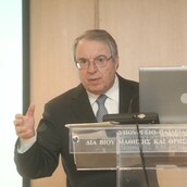 Μπαμπινιώτης: «Και τώρα «click away». Καλά να πάθετε…»