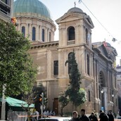 «Έστειλαν μόνο έναν αστυνομικό, κι έπιασε το μηχανισμό με τα χέρια;!» – Όλοι μιλούν για την έκρηξη στο Κολωνάκι