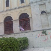 Μια βόμβα έξω από μια εκκλησία!