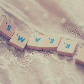 Κλείσε τα μάτια έλεγες , έτσι αρχίζουν τα όνειρα..