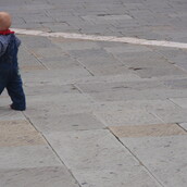 Απο μικρή καθώς περπατούσα κοιτούσα γύρω μου...