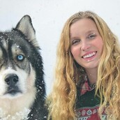 Ένα χάσκι -κούκλος και πώς βοήθησε την ιδιοκτήτριά του να ξεπεράσει μια τραυματική εμπειρία