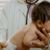 Αυτός ο γιατρός ισχυρίζεται πως έχει βρει τον τρόπο να ηρεμεί κάθε μωρό που κλαίει!