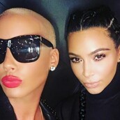 Η selfie των Kim Kardashian και Amber Rose που έβαλε φωτιά στο ίντερνετ