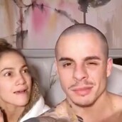 Η Jennifer Lopez διασκεδάζει με το αγόρι της και δεν τη νοιάζει καθόλου το μακιγιάζ