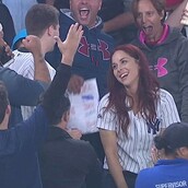 Σκέφτηκε να της κάνει πρόταση γάμου στο γήπεδο, μπροστά σε 35.000 θεατές, και του 'πεσε το δαχτυλίδι..!