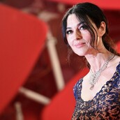 H Mπελούτσι στη Βενετία με ελάχιστο μακιγιάζ, Cartier εκατομμυρίων στο λαιμό και ιταλική γοητεία