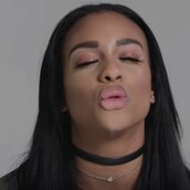 To αλλόκοτο βίντεο με 100 ανθρώπους να δείχνουν πώς φιλάνε