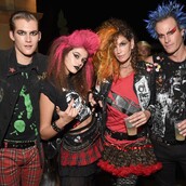 18 διάσημοι γίνονται (σχεδόν) αγνώριστοι για το Halloween