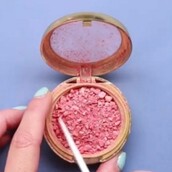 Έσπασε το ρουζ, έλιωσε το κραγιόν; - Να τι μπορείς να κάνεις εύκολα και γρήγορα για να γίνουν σαν καινούργια