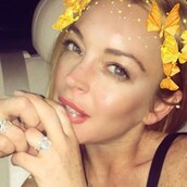 Η Lindsay Lohan ομολογεί πως αγόρασε μόνη της το δαχτυλίδι γιατί ο πάμπλουτος Ρώσος είναι στην πραγματικότητα "αδέκαρος"