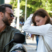 Όλοι μιλάνε για το αγόρι με τη μηχανή που πήγε την Αχτσιόγλου στο Υπουργείο