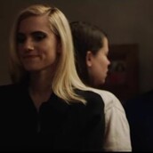 Αυτό το βίντεο περιγράφει τέλεια το πώς είναι να νιώθεις άβολα σε κάποιο πάρτι