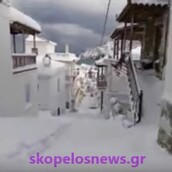 Snowboard στα σοκάκια της Σκοπέλου