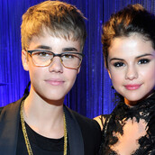 Το Selieber είναι επίσημο - Έπεσαν και τα πρώτα φιλιά