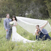 Και να τι συμβαίνει, όταν αποφασίζεις να κάνεις παράνυμφο την κολλητή σου!